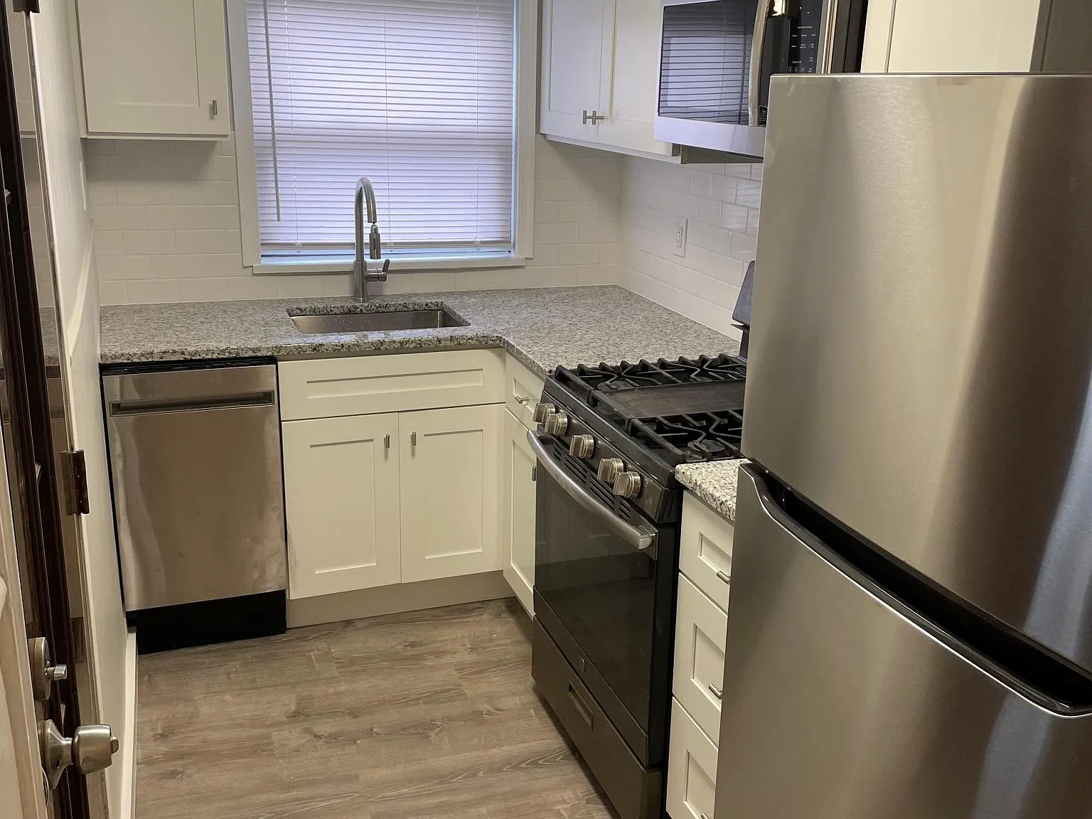 2 bed, 1.5 bath, 1200 sqft, $1,795 — Photo 2
