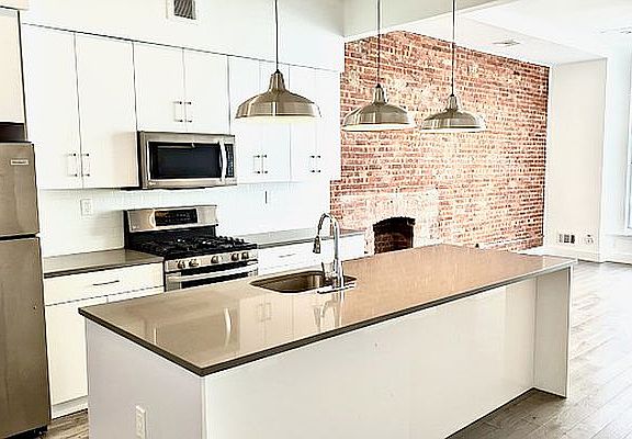 5th image of 28 E 14th St APT 4a