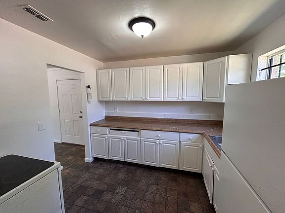 3rd image of 9124 Devonshire Blvd