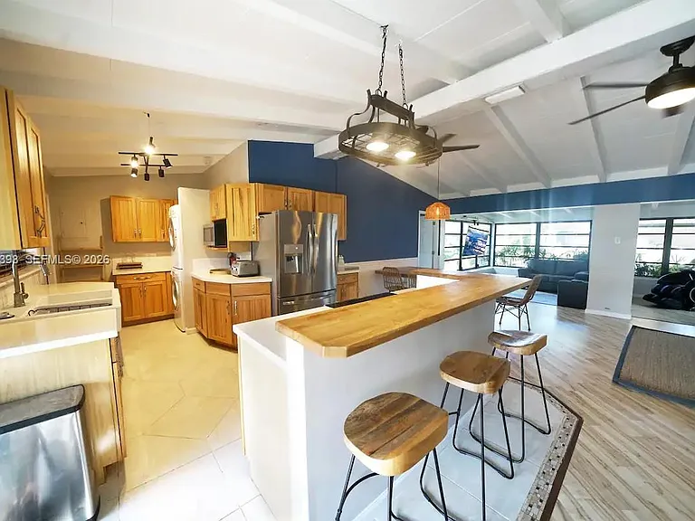 2518 Gulfstream Ln — Photo 3