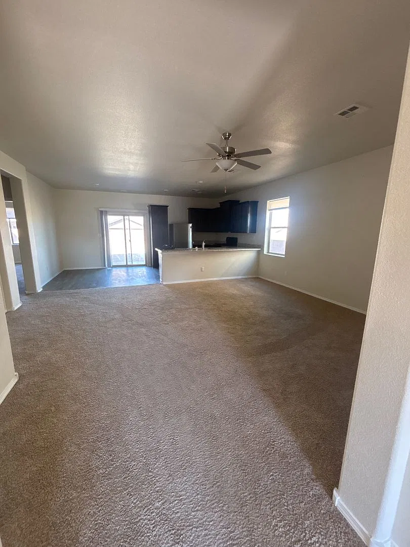3bedroom Home in Central Rio Rancho — Photo 4