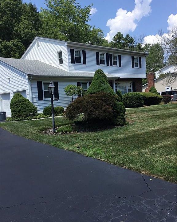 1st image of 33 Christopher Dr