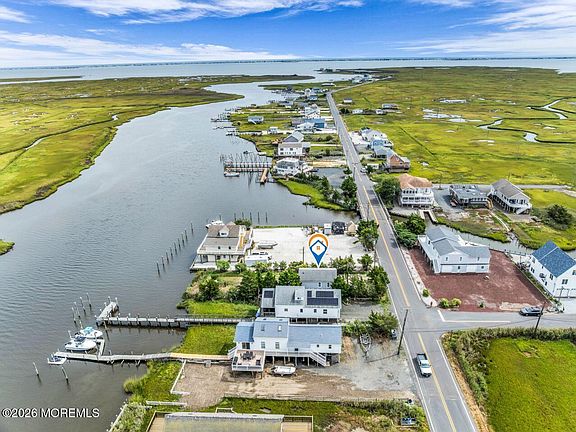3rd image of 392 Dock Rd