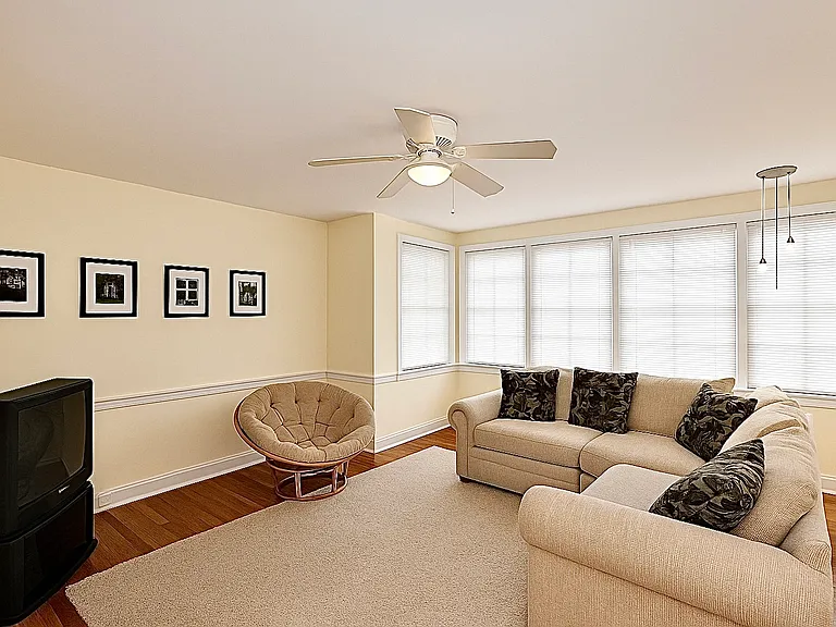 208 E Northwood Ave — Photo 2