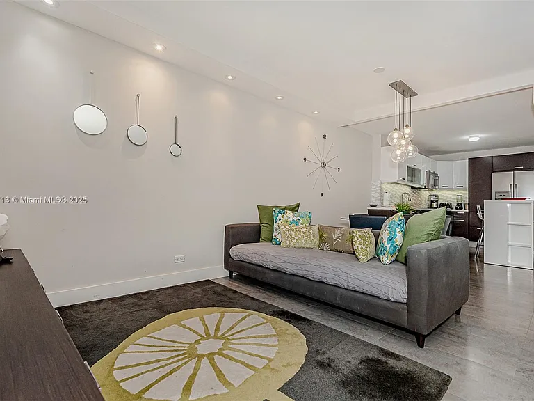 2301 Collins Ave #723 — Photo 10