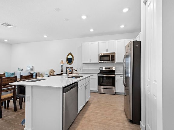 5th image of 14468 Highland Center Way