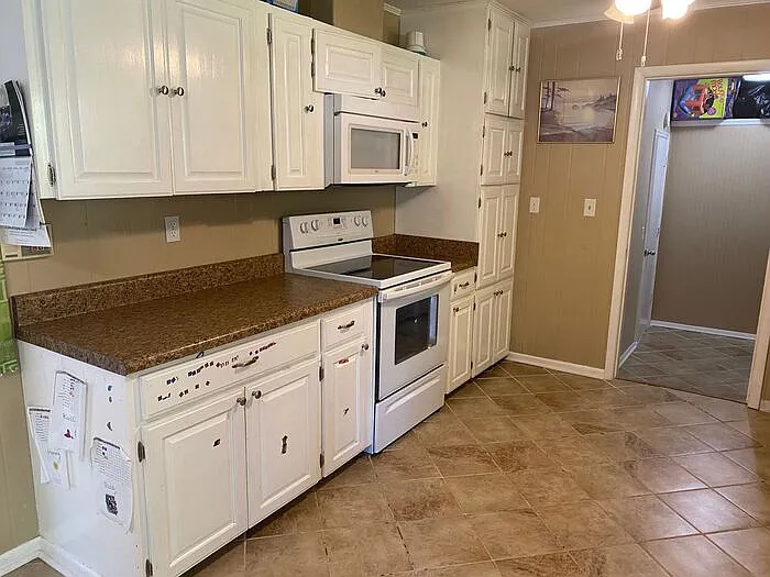 512 Clift Dr — Photo 6