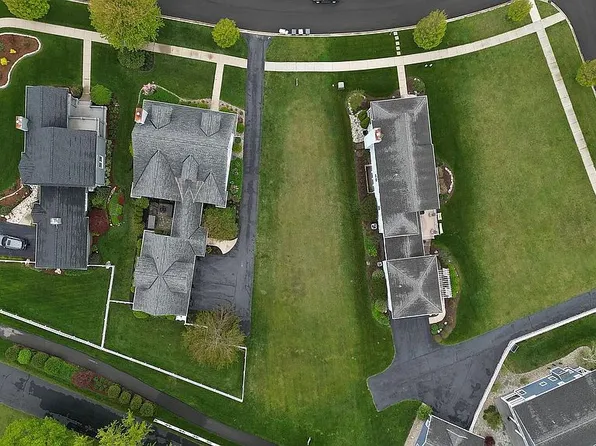 3499 Magnolia Ln, Saint Joseph, MI 49085