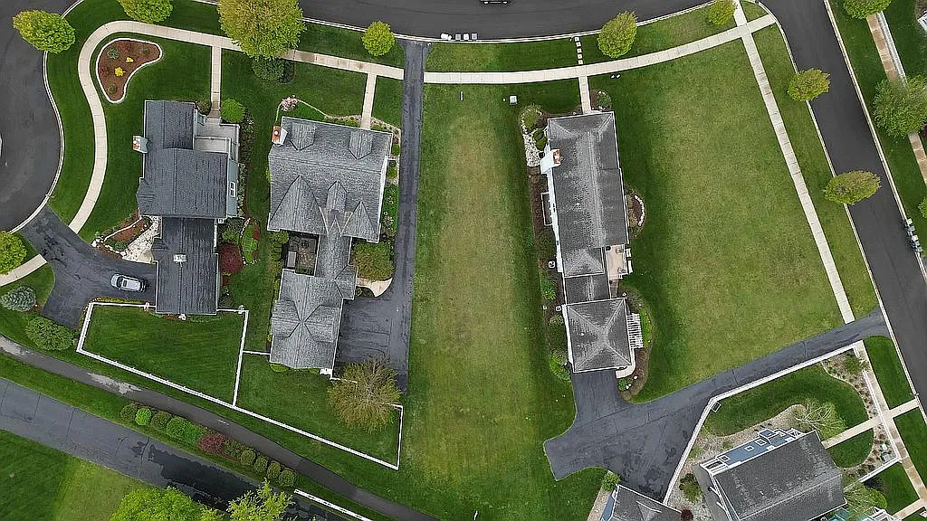 3499 Magnolia Ln photo 1