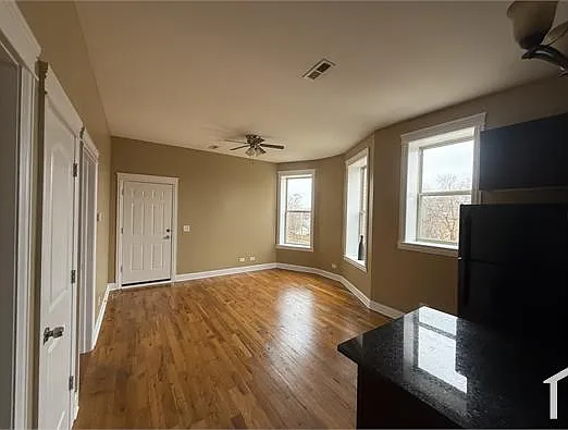 1446 S Hamlin Ave #3R — Photo 8