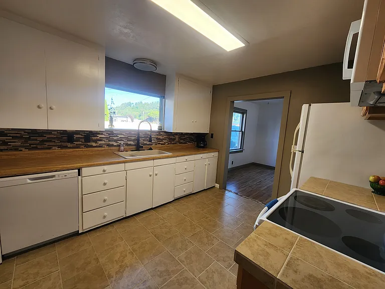 845 Myrtle Ave — Photo 7