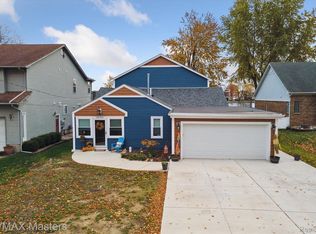 30709 Adams Dr, Gibraltar, MI 48173