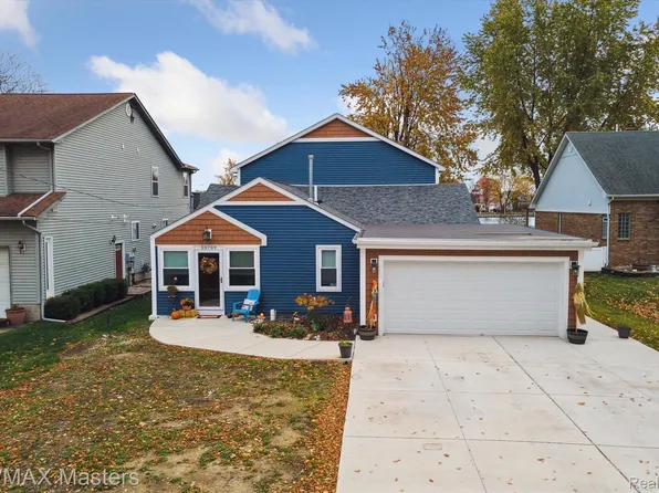 30709 Adams Dr, Gibraltar, MI 48173