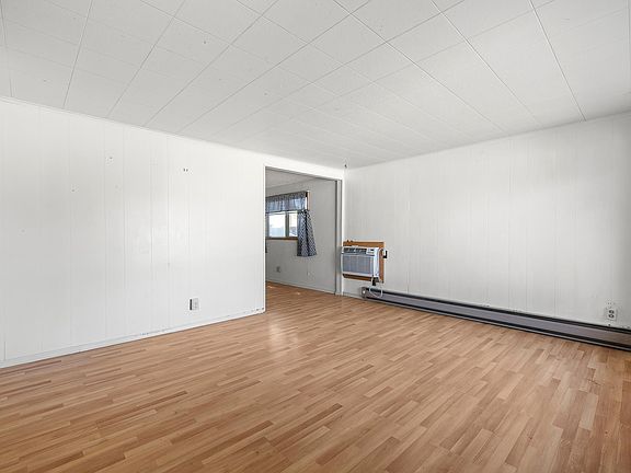 2nd image of 610 Sanford Ave