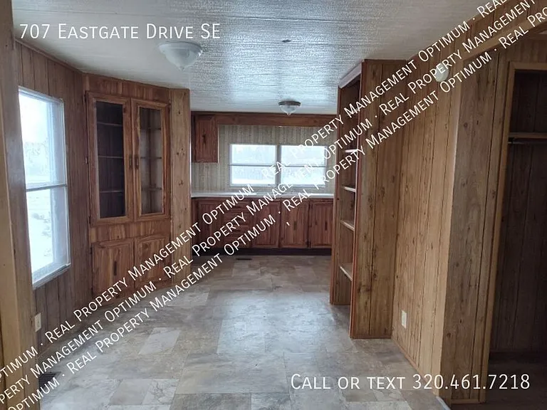 707 Eastgate Dr SE — Photo 9