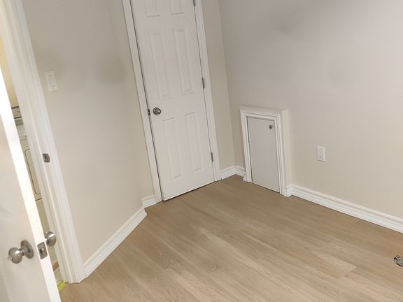 3rd image of 215 Keele St #Basement