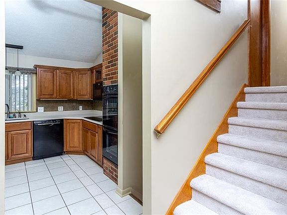 3rd image of 249 Fawnwood Dr