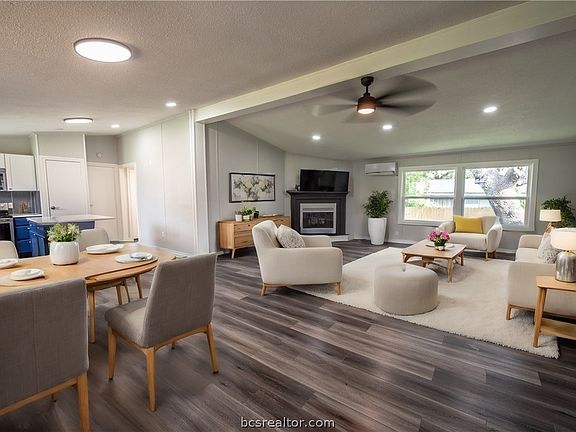 3rd image of 215 Shady Oaks Ln