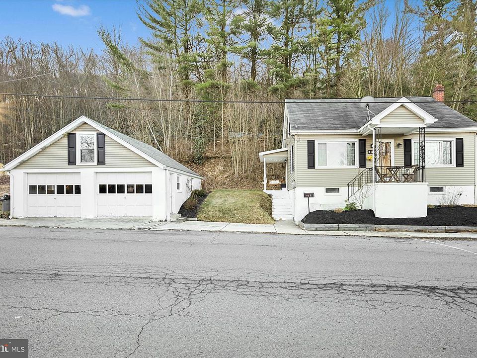 1st image of 412 E Bacon St