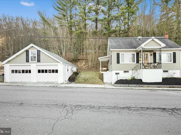 412 E Bacon St, Pottsville, PA 17901