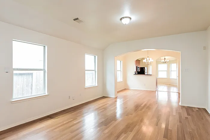 4 bed, 2.0 bath, 1792 sqft, $2,195 — Photo 3