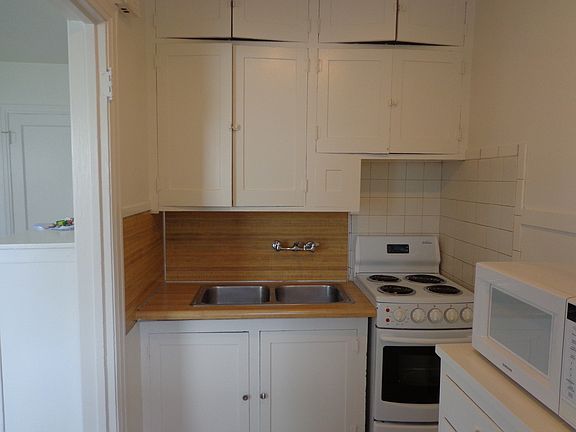 4th image of 525 Walnut St APT 15