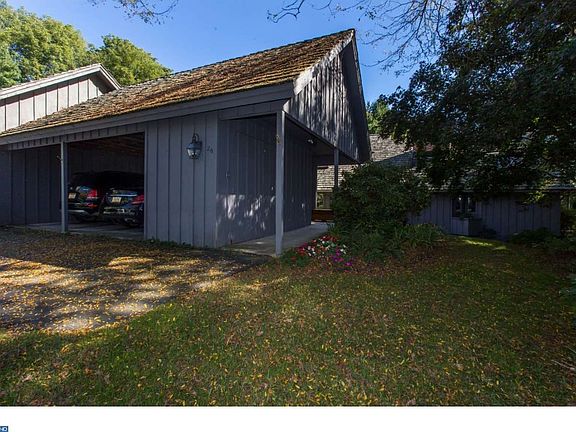 3rd image of 28 Southridge Dr