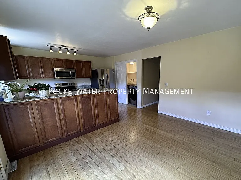 1827 Quail St #5 — Photo 7