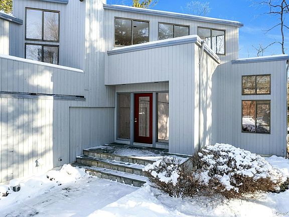 2nd image of 637 Long Hill Road W