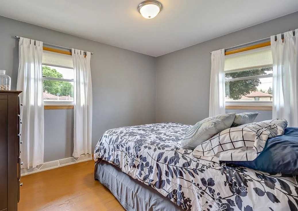 3 bed, 1832 sqft, $1,200 — Photo 3