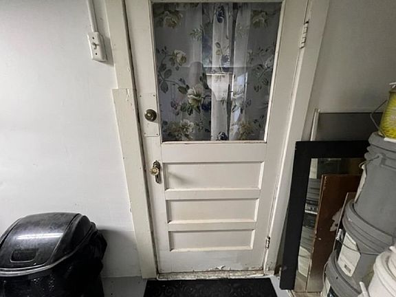 4th image of 405 W 9th St APT B