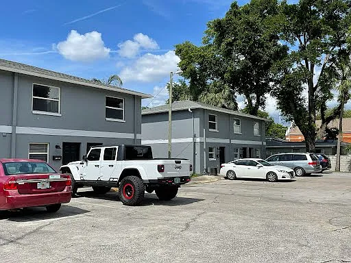 2 bed, 1.5 bath, 1000 sqft, $2,400 — Photo 2