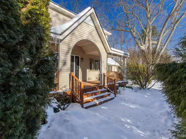 2475 S Ortonville Rd, Ortonville, MI 48462