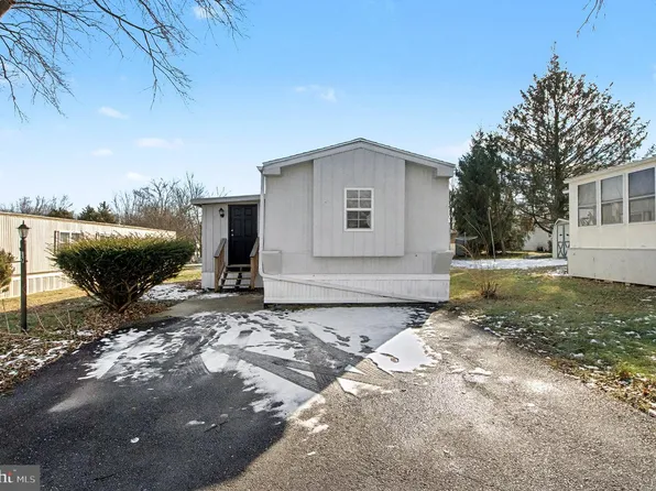 10 Cherry Ln, Carlisle, PA 17015