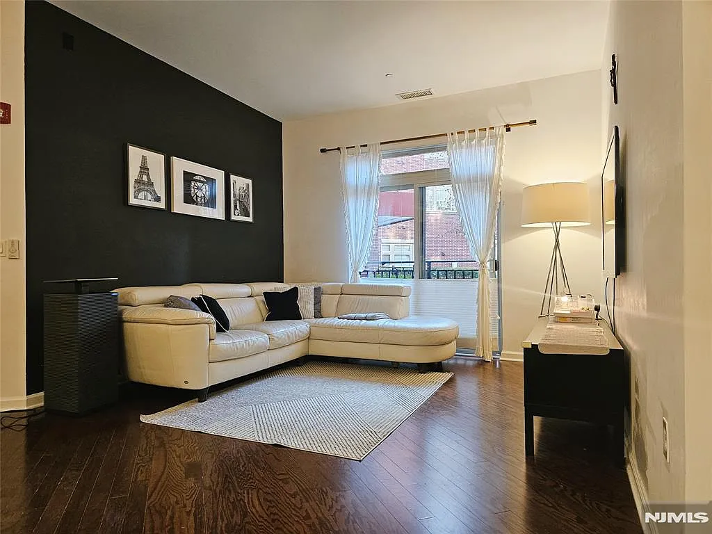 1121 Riverview Ave #121 photo 1