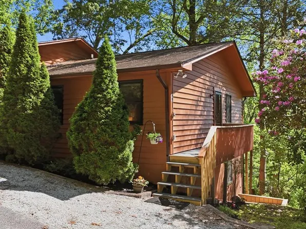 71 Golf Vista Dr, Franklin, NC 28734