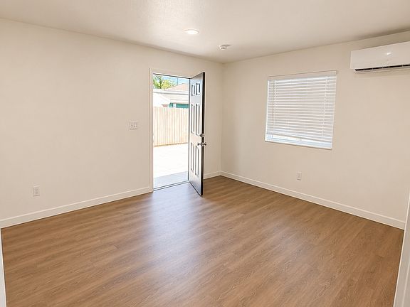 2nd image of 8426 Greenpoint Ave #B