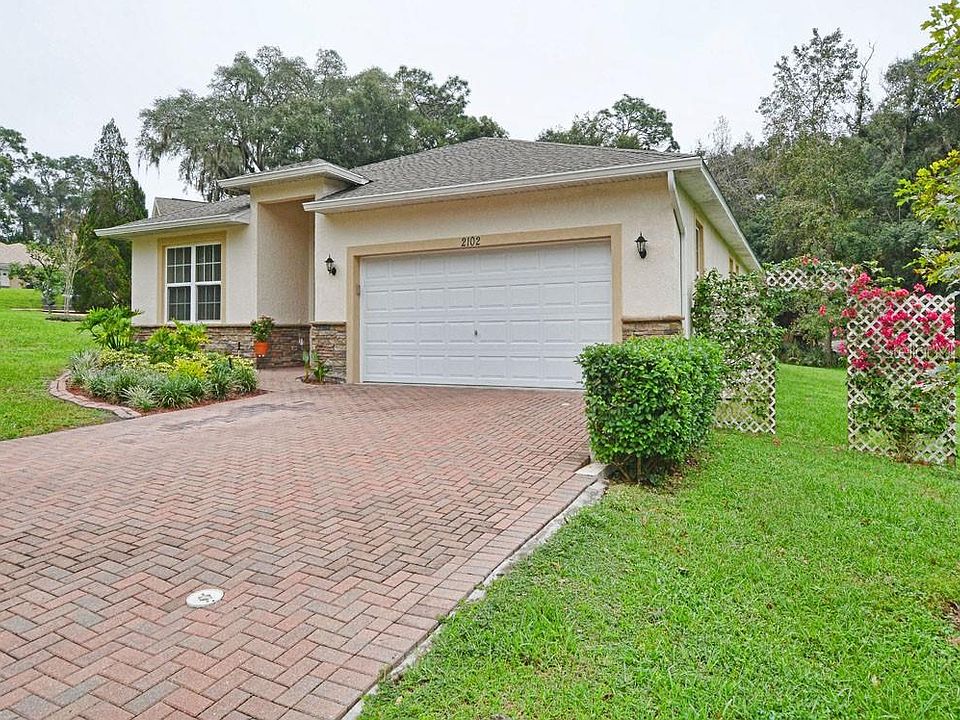1st image of 2102 Oak Leaf Cir