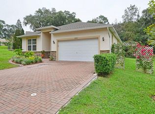 2102 Oak Leaf Cir, Mount Dora, FL 32757