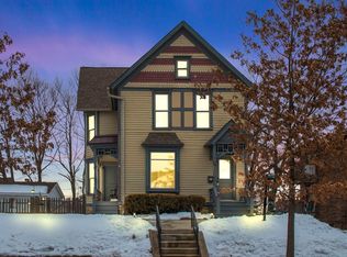 318 South St, Elgin, IL 60123