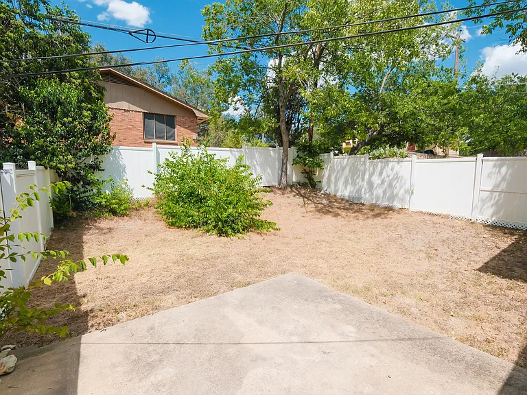 3900 Dexter Ave — Photo 21