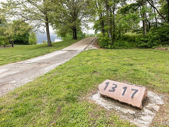 3rd image of 1317 Simmons Rd