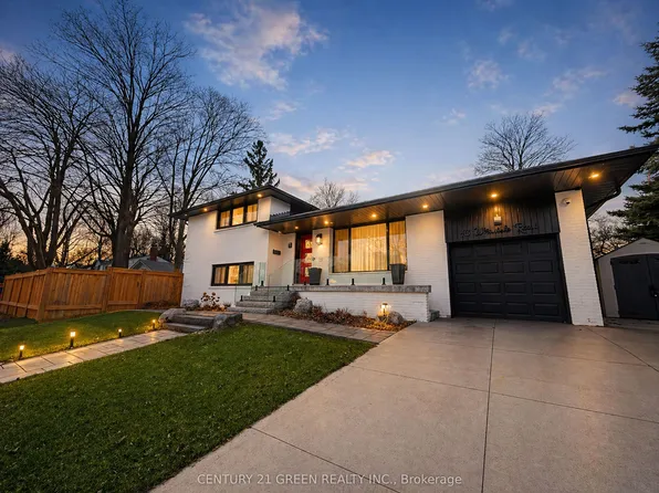 18 Winsdale Rd, Toronto, ON M9C 2W8