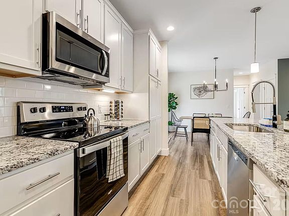 3rd image of 170 Cascade Ridge Rd