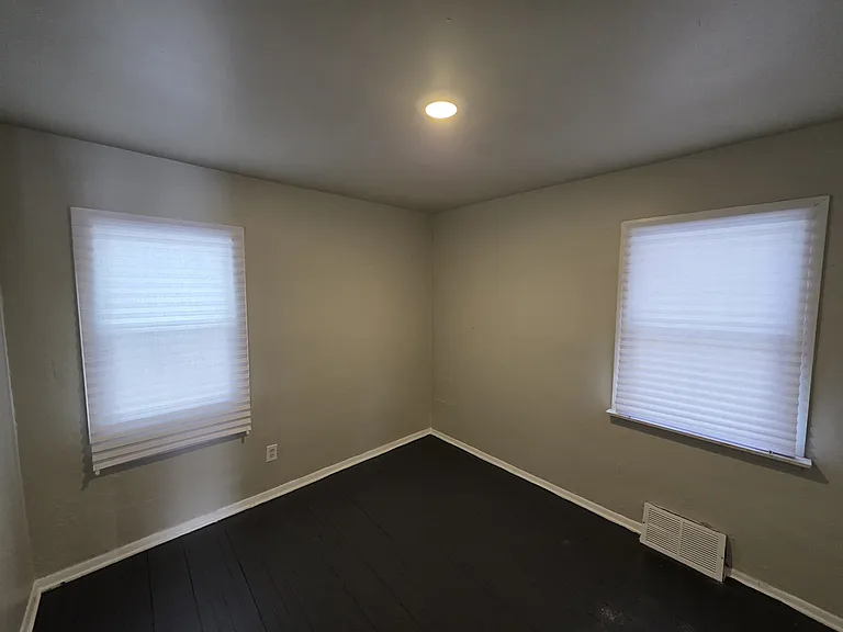 8461 Plainview Ave — Photo 26