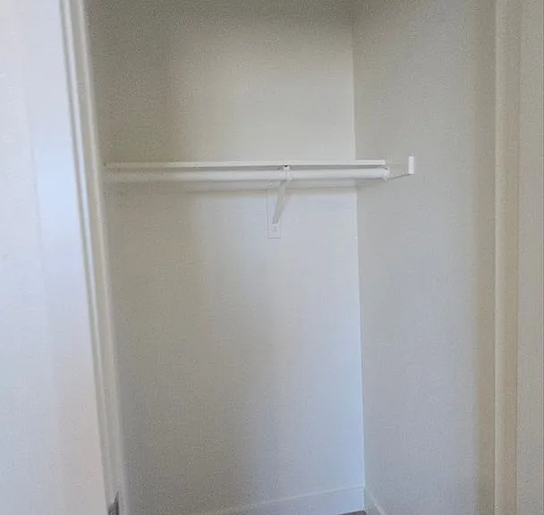 33(835E) — Photo 16