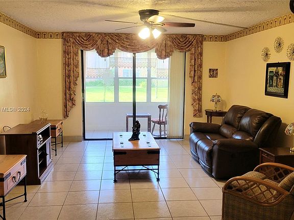 2nd image of 2851 Somerset Dr APT 105