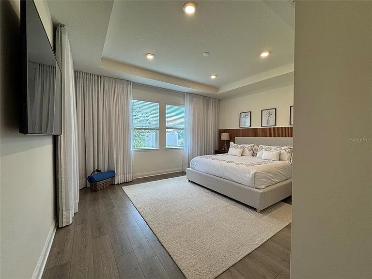 715 Blue Citrus Ln — Photo 33