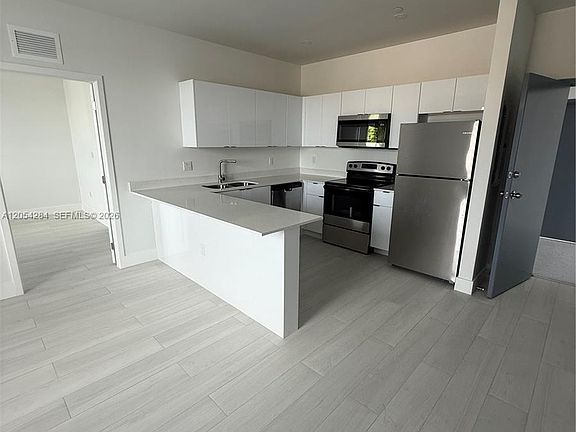 2nd image of 1091 E 17th St #403