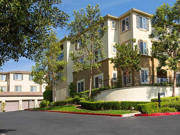 Bella Vista At Warner Ridge Apartments Building